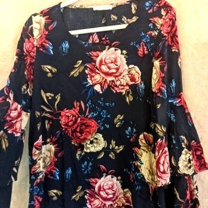 Floral Blouse with Ruffled Sleeve